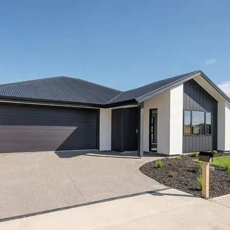 Brand New Family Home Richmond Exterior photo